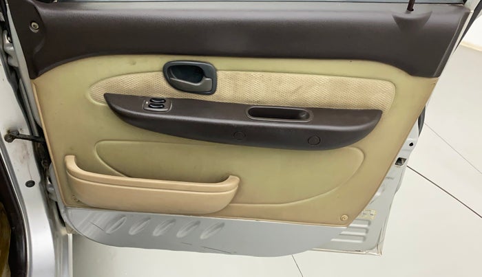 2010 Hyundai Santro Xing GLS, Petrol, Manual, 43,622 km, Driver Side Door Panels Control