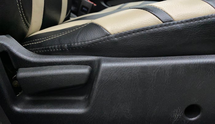 2020 Maruti Alto LXI O, Petrol, Manual, 35,375 km, Driver Side Adjustment Panel