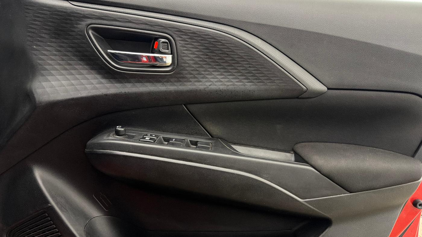 2025 Maruti Swift VXi, Petrol, Manual, 22,833 km, Driver Side Door Panels Control