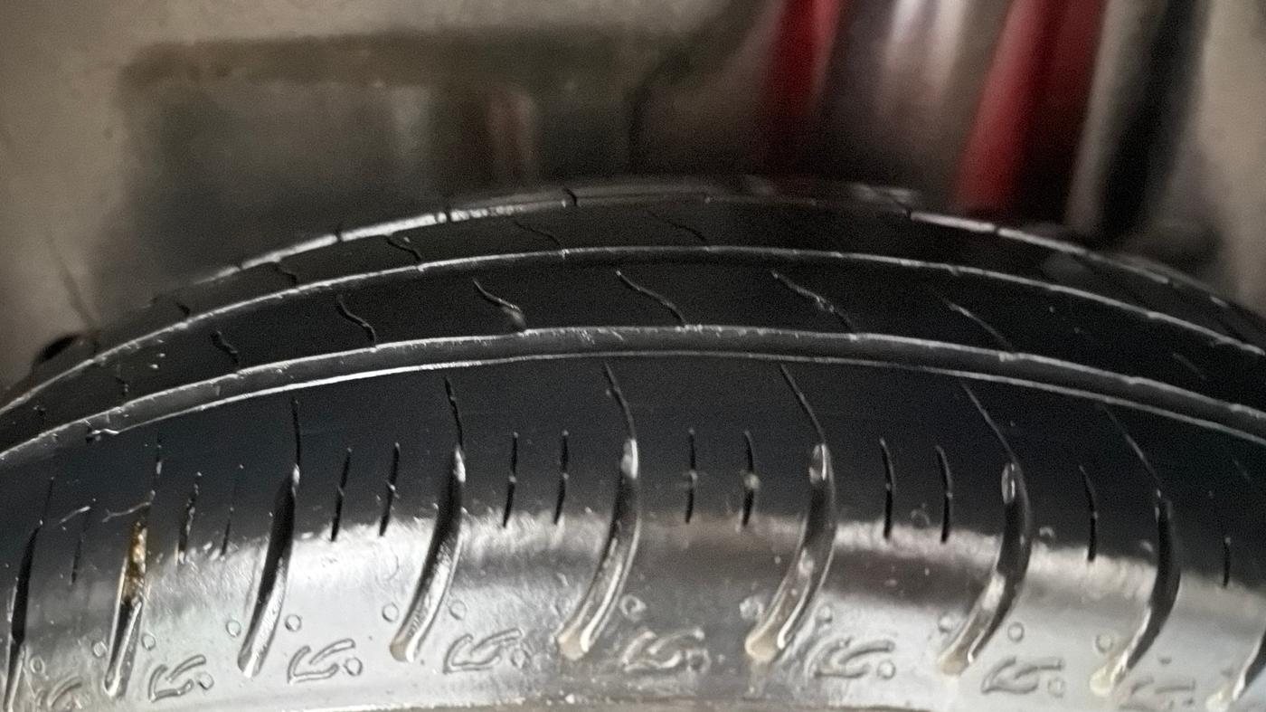 2025 Maruti Swift VXi, Petrol, Manual, 22,833 km, Left Rear Tyre Tread