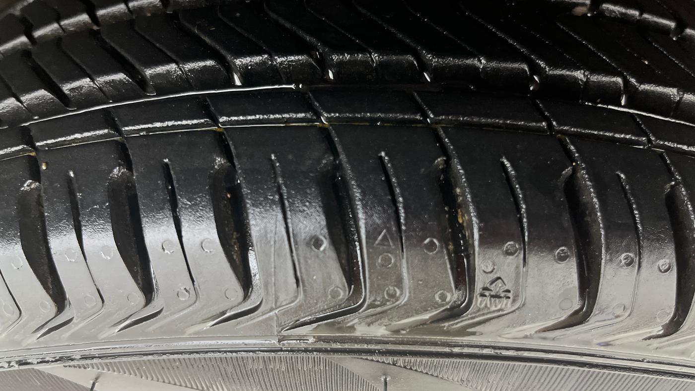2019 Maruti Alto K10 VXI (O) AMT, Petrol, Automatic, 33,296 km, Right Front Tyre Tread