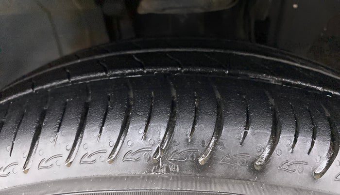 2021 Renault TRIBER 1.0 RXZ, Petrol, Manual, 21,050 km, Left Front Tyre Tread