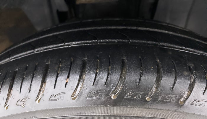 2021 Renault TRIBER 1.0 RXZ, Petrol, Manual, 21,050 km, Right Front Tyre Tread