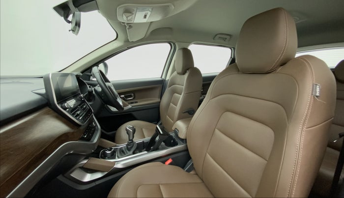 2019 Tata Harrier XZ 2.0L Kryotec, Diesel, Manual, 28,748 km, Right Side Front Door Cabin