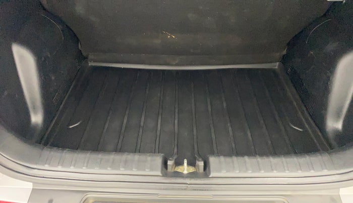 2021 KIA SONET HTK PLUS 1.5, Diesel, Manual, 79,694 km, Boot Inside