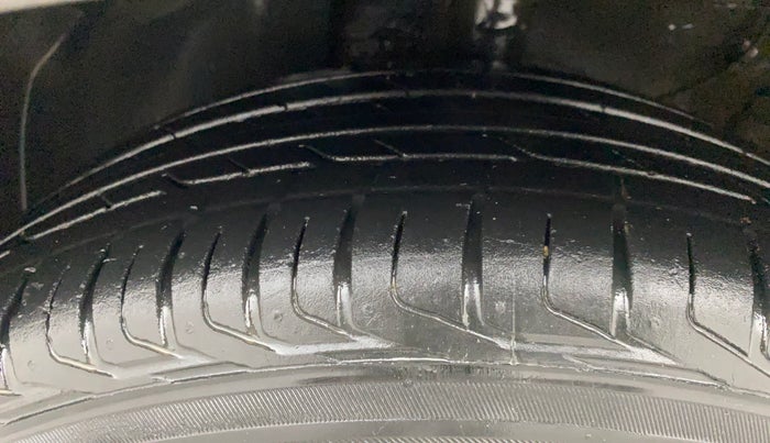 2021 KIA SONET HTK PLUS 1.5, Diesel, Manual, 79,694 km, Left Front Tyre Tread