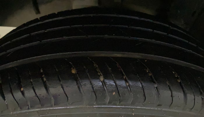 2022 Renault Kiger RXE MT, Petrol, Manual, 16,180 km, Right Rear Tyre Tread