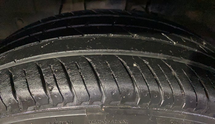 2022 Renault Kiger RXE MT, Petrol, Manual, 16,180 km, Left Front Tyre Tread