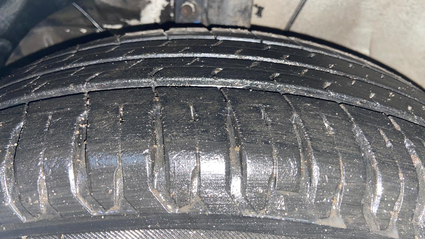 2021 Maruti Dzire ZXI, Petrol, Manual, 21,498 km, Left Front Tyre Tread