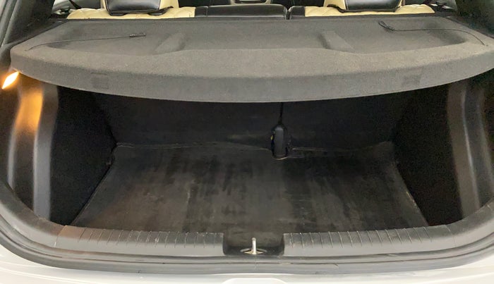 2016 Hyundai Elite i20 ASTA 1.2 (O), Petrol, Manual, 72,807 km, Boot Inside