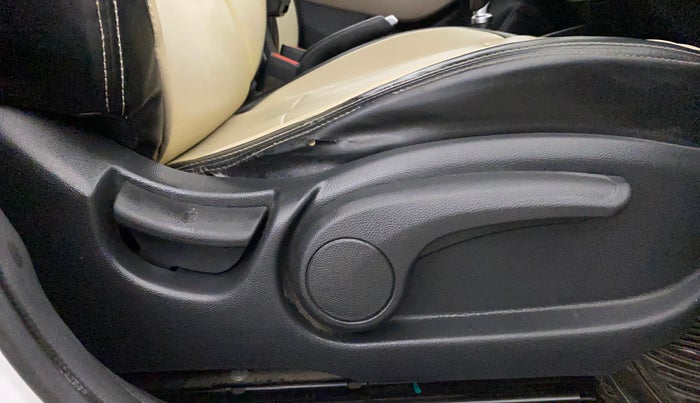 2016 Hyundai Elite i20 ASTA 1.2 (O), Petrol, Manual, 72,807 km, Driver Side Adjustment Panel