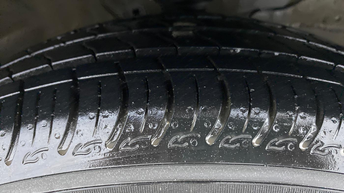2020 Maruti S PRESSO VXI PLUS, Petrol, Manual, 9,330 km, Right Front Tyre Tread