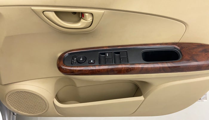 2015 Honda Mobilio 1.5 S I VTEC, Petrol, Manual, 25,110 km, Driver Side Door Panels Controls