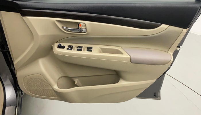 2017 Maruti Ciaz ZETA 1.4  MT PETROL, CNG, Manual, 49,761 km, Driver Side Door Panels Control