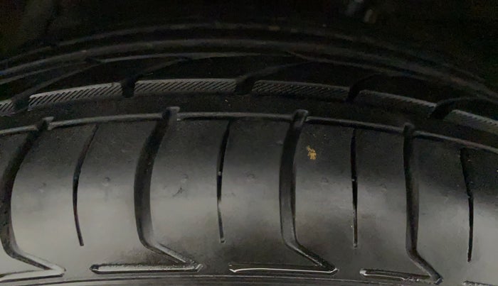 2017 Maruti Ciaz ZETA 1.4  MT PETROL, CNG, Manual, 49,761 km, Left Rear Tyre Tread