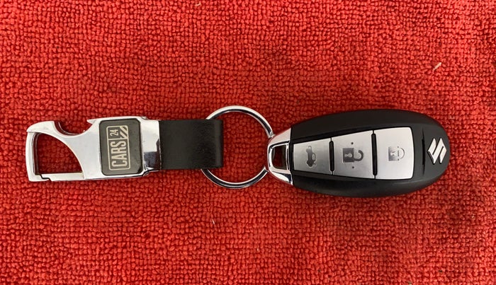 2017 Maruti Ciaz ZETA 1.4  MT PETROL, CNG, Manual, 49,761 km, Key Close Up