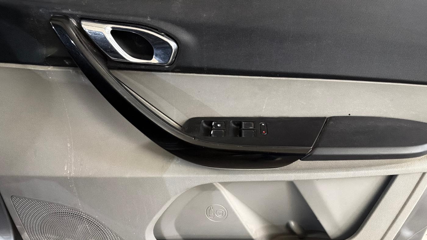2018 Tata Tiago XZA PETROL, Petrol, Automatic, 38,100 km, Driver Side Door Panels Control