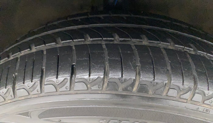 2017 Maruti Wagon R 1.0 VXI, Petrol, Manual, 37,411 km, Right Front Tyre Tread