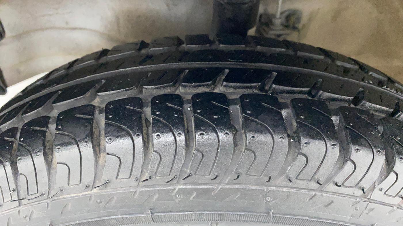 2018 Maruti Wagon R 1.0 LXI CNG, CNG, Manual, 83,254 km, Left Front Tyre Tread