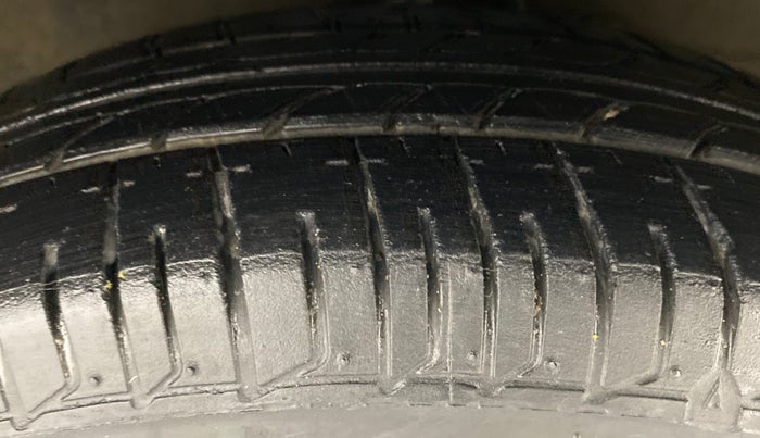 2011 Hyundai i10 SPORTZ 1.2 AT KAPPA2, Petrol, Automatic, 96,788 km, Right Front Tyre Tread