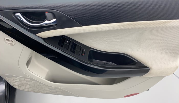 2020 Tata NEXON XZ 1.2, Petrol, Manual, 8,300 km, Driver Side Door Panels Control