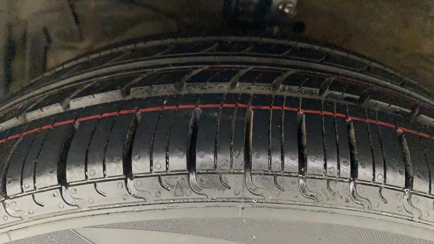 2017 Maruti Ciaz DELTA 1.4 MT PETROL, Petrol, Manual, 75,639 km, Left Front Tyre Tread