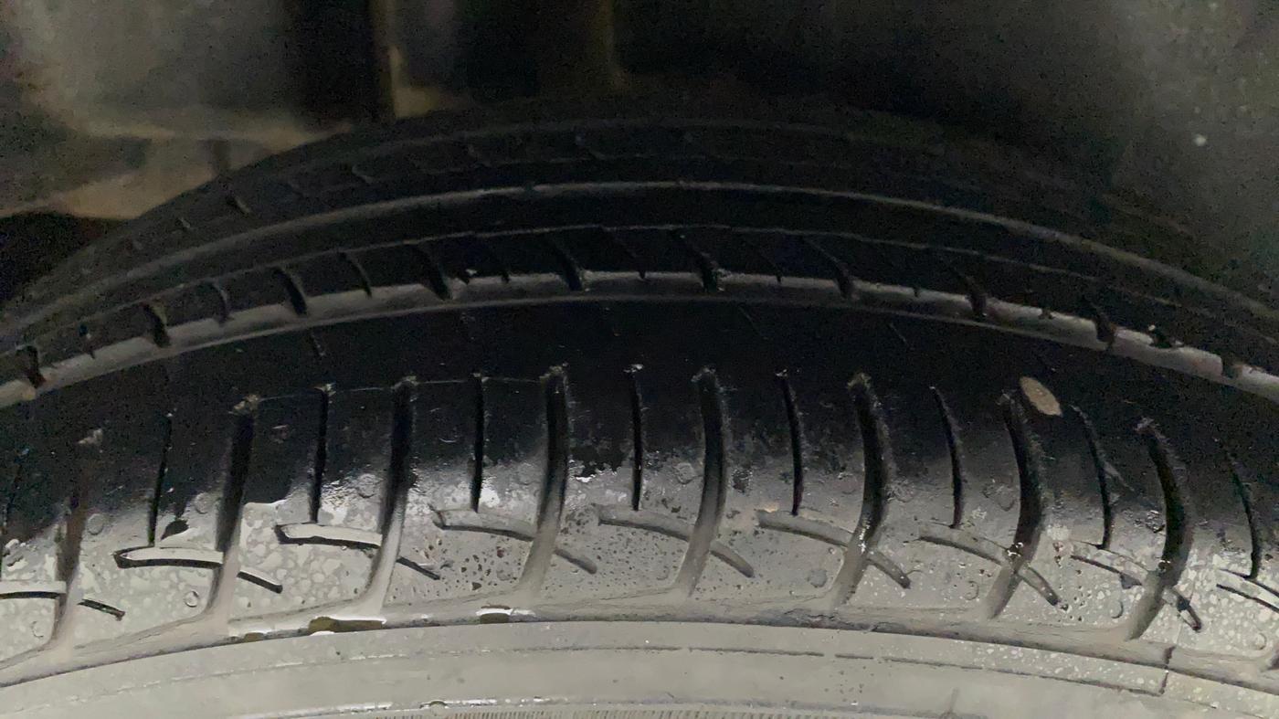 2017 Maruti Ciaz DELTA 1.4 MT PETROL, Petrol, Manual, 75,639 km, Right Rear Tyre Tread