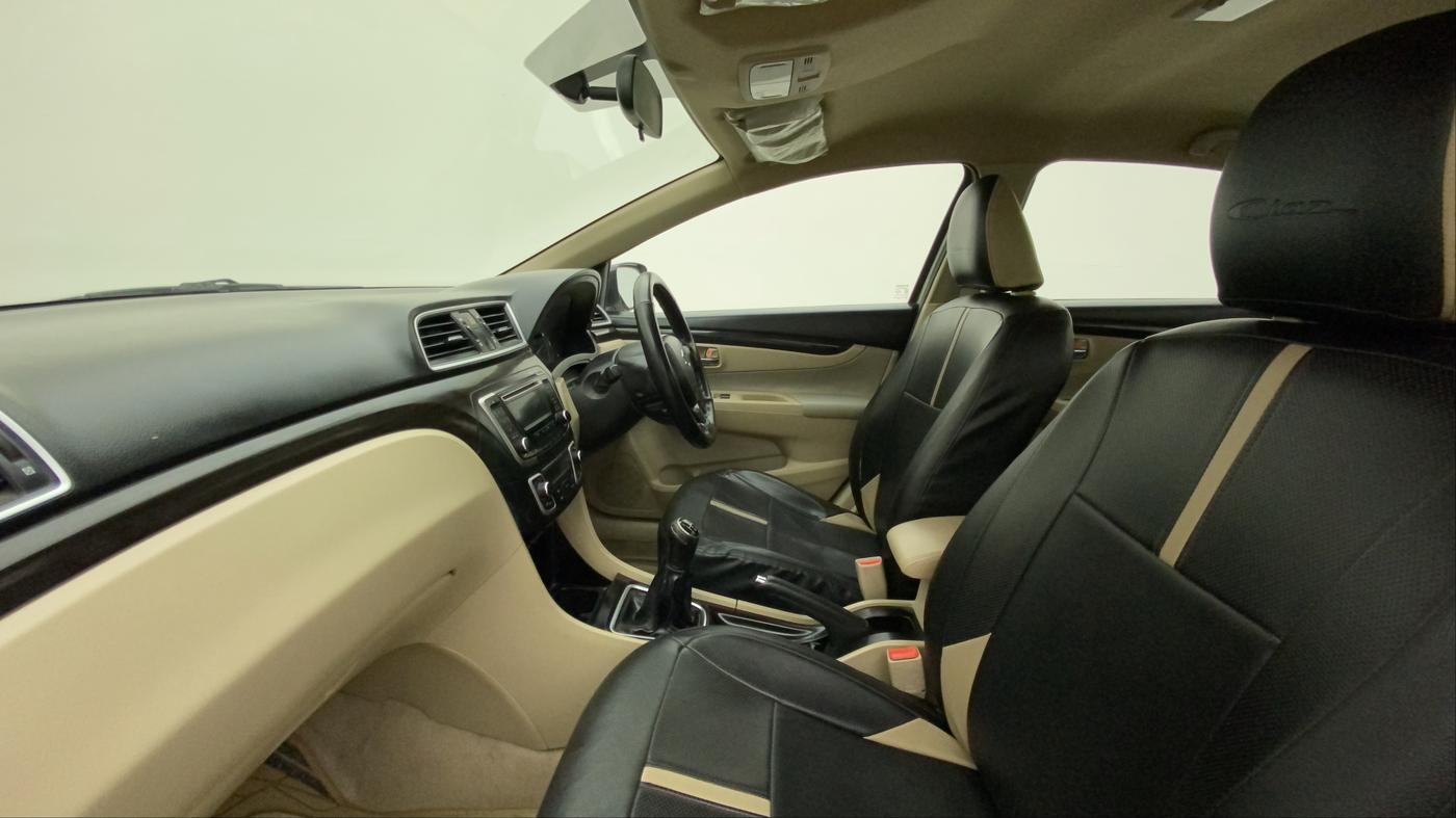 2017 Maruti Ciaz DELTA 1.4 MT PETROL, Petrol, Manual, 75,639 km, Right Side Front Door Cabin