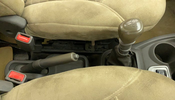 2016 Datsun Redi Go S, CNG, Manual, 72,643 km, Gear Lever