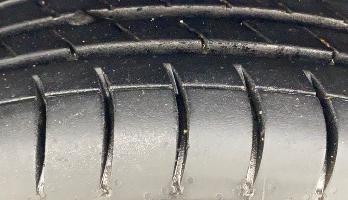 2015 Maruti Celerio VXI AMT, Petrol, Automatic, 35,664 km, Left Front Tyre Tread