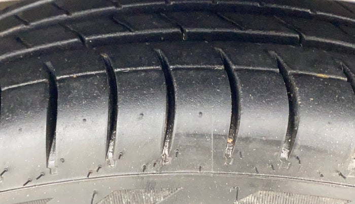 2015 Maruti Celerio VXI AMT, Petrol, Automatic, 35,664 km, Right Front Tyre Tread
