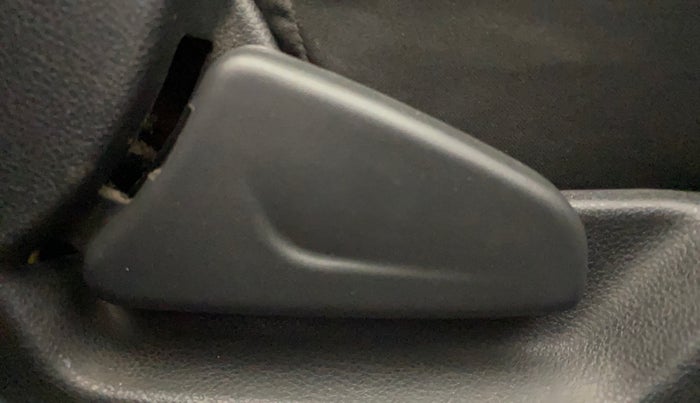 2016 Renault Kwid RXT 0.8, Petrol, Manual, 52,013 km, Driver Side Adjustment Panel