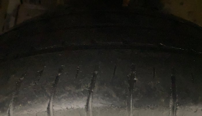 2016 Maruti Ciaz VXI, Petrol, Manual, 52,757 km, Left Front Tyre Tread