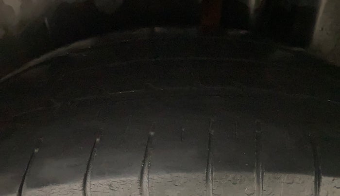 2016 Maruti Ciaz VXI, Petrol, Manual, 52,757 km, Left Rear Tyre Tread