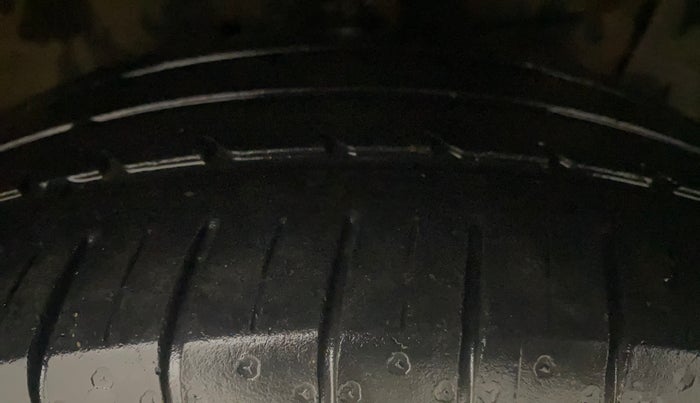 2016 Maruti Ciaz VXI, Petrol, Manual, 52,757 km, Right Front Tyre Tread