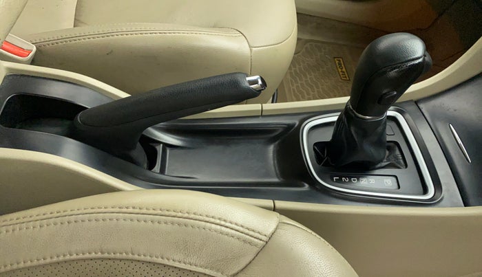 2017 Maruti Ciaz ZXI+ AT, Petrol, Automatic, 53,494 km, Gear Lever