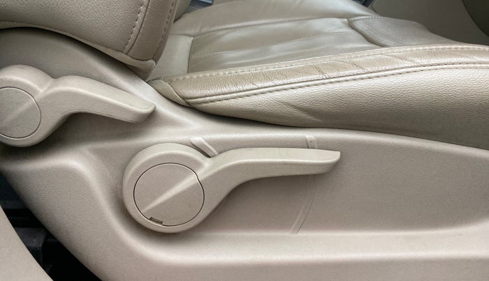 2016 Mahindra XUV500 W8 FWD, Diesel, Manual, 63,104 km, Driver Side Adjustment Panel
