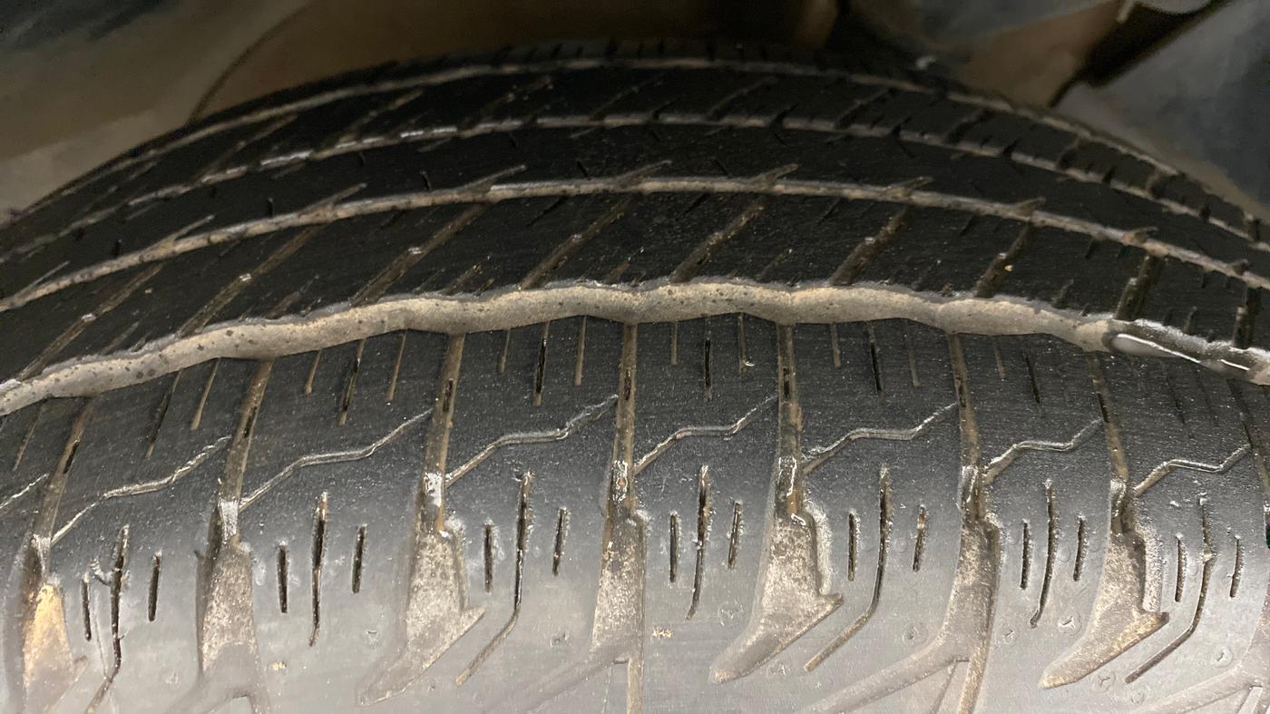 2016 Mahindra XUV500 W8 FWD, Diesel, Manual, 63,104 km, Right Front Tyre Tread