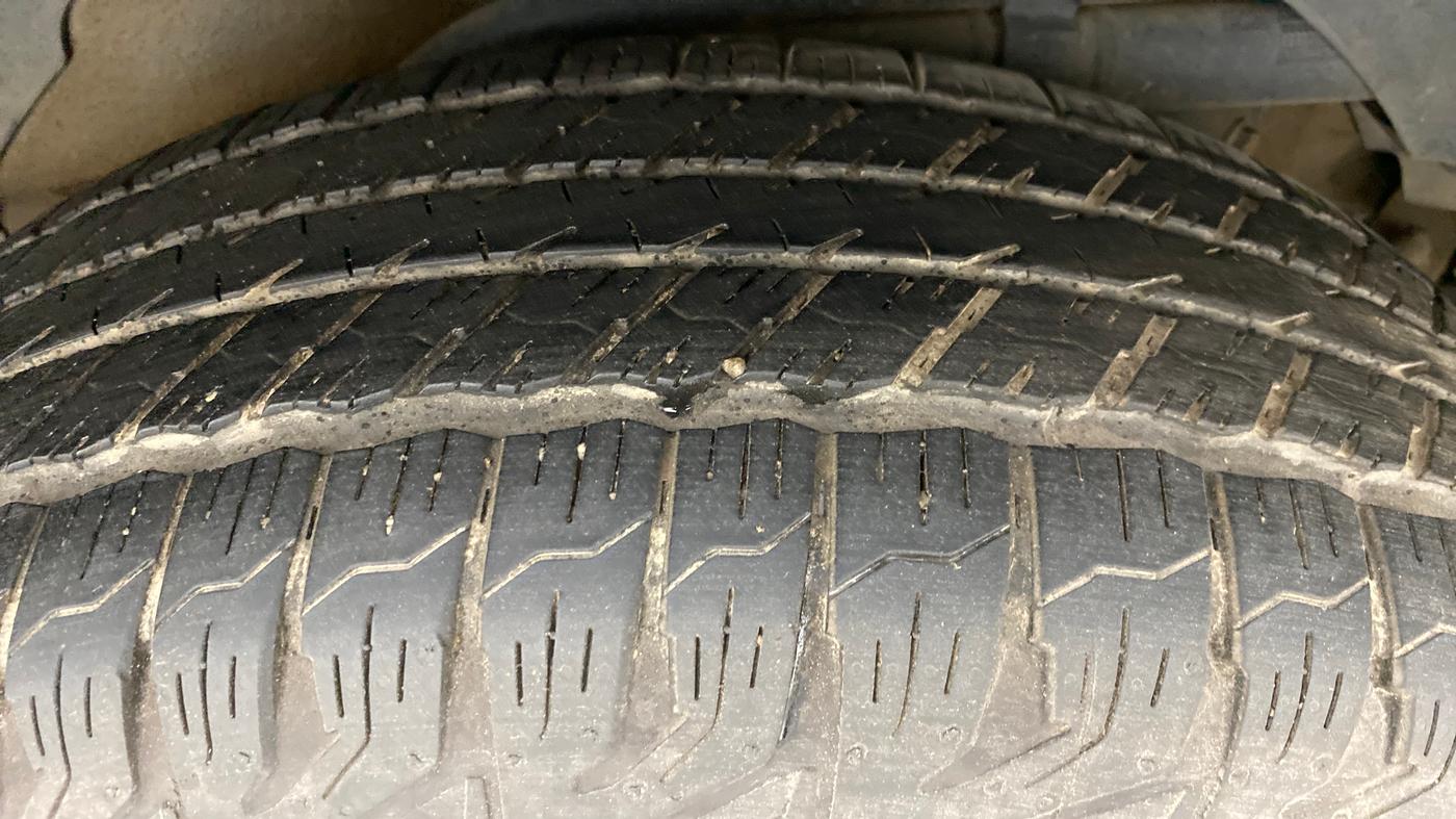 2016 Mahindra XUV500 W8 FWD, Diesel, Manual, 63,104 km, Left Rear Tyre Tread