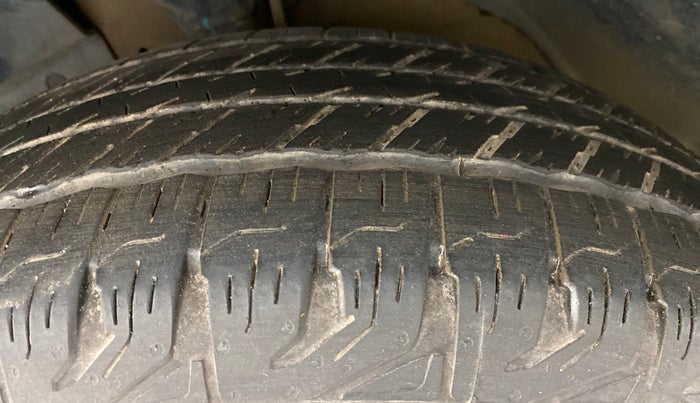 2016 Mahindra XUV500 W8 FWD, Diesel, Manual, 63,104 km, Left Front Tyre Tread