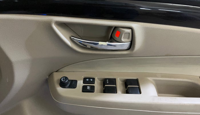 2015 Maruti Ciaz VXI, Petrol, Manual, 38,962 km, Driver Side Door Panels Control