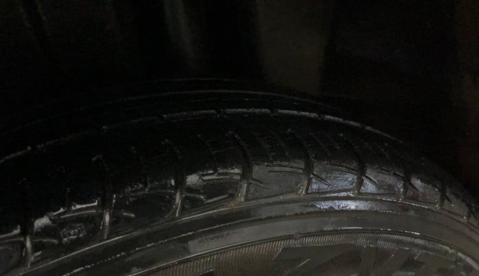 2015 Maruti Ciaz VXI, Petrol, Manual, 38,962 km, Left Rear Tyre Tread