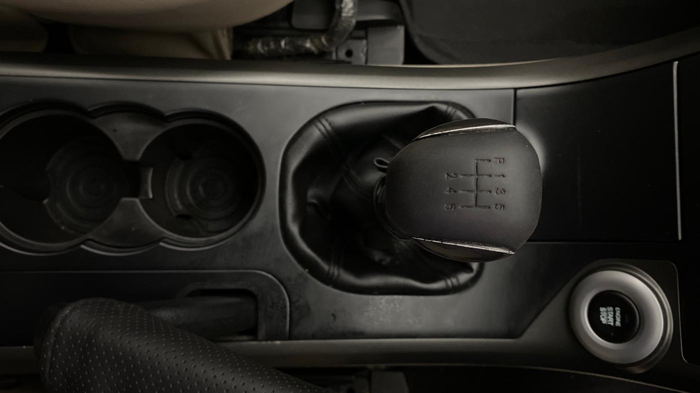 2016 Mahindra XUV500 W8, Diesel, Manual, 1,23,899 km, Gear Lever