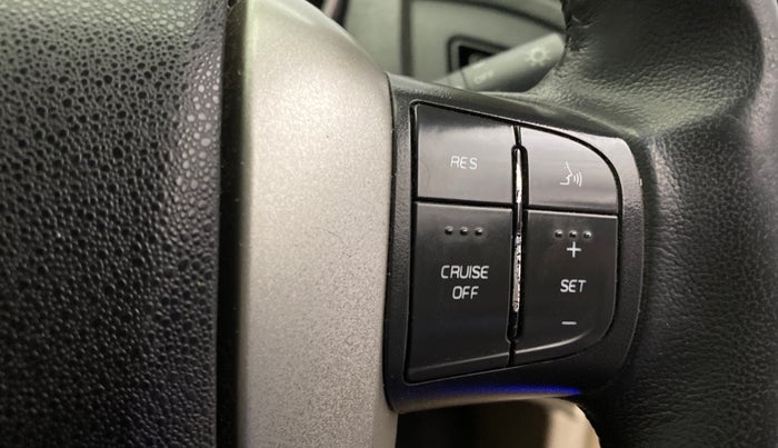 2016 Mahindra XUV500 W8, Diesel, Manual, 1,23,899 km, Adaptive Cruise Control