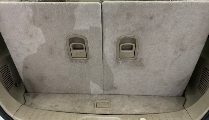 2016 Mahindra XUV500 W8, Diesel, Manual, 1,23,899 km, Boot Inside