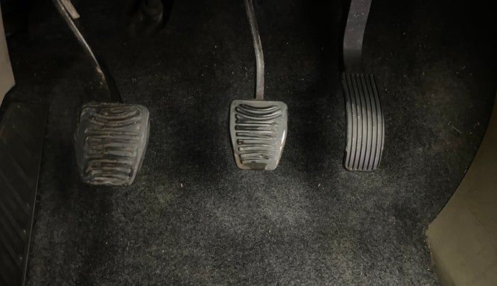 2016 Mahindra XUV500 W8, Diesel, Manual, 1,23,899 km, Pedals