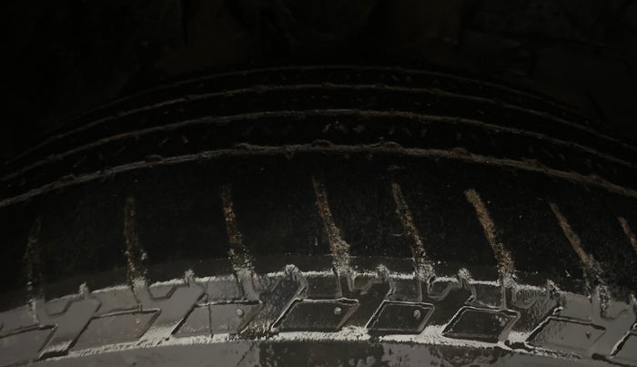 2016 Mahindra XUV500 W8, Diesel, Manual, 1,23,899 km, Right Front Tyre Tread