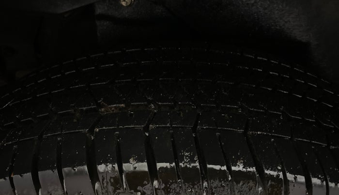 2016 Mahindra XUV500 W8, Diesel, Manual, 1,23,899 km, Right Rear Tyre Tread