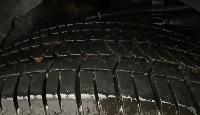 2016 Mahindra XUV500 W8, Diesel, Manual, 1,23,899 km, Left Rear Tyre Tread