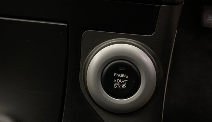 2016 Mahindra XUV500 W8, Diesel, Manual, 1,23,899 km, Keyless Start/ Stop Button